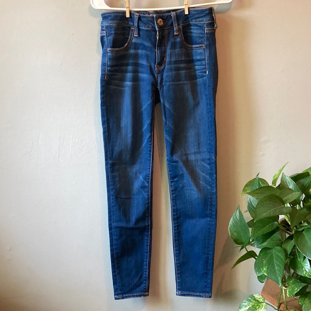 Women's American Eagle Jeans.